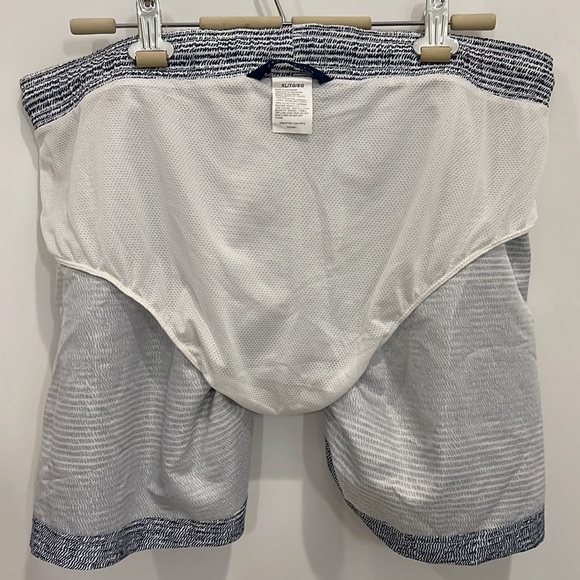 Perry Ellis swim trunks - Picture 6 of 6